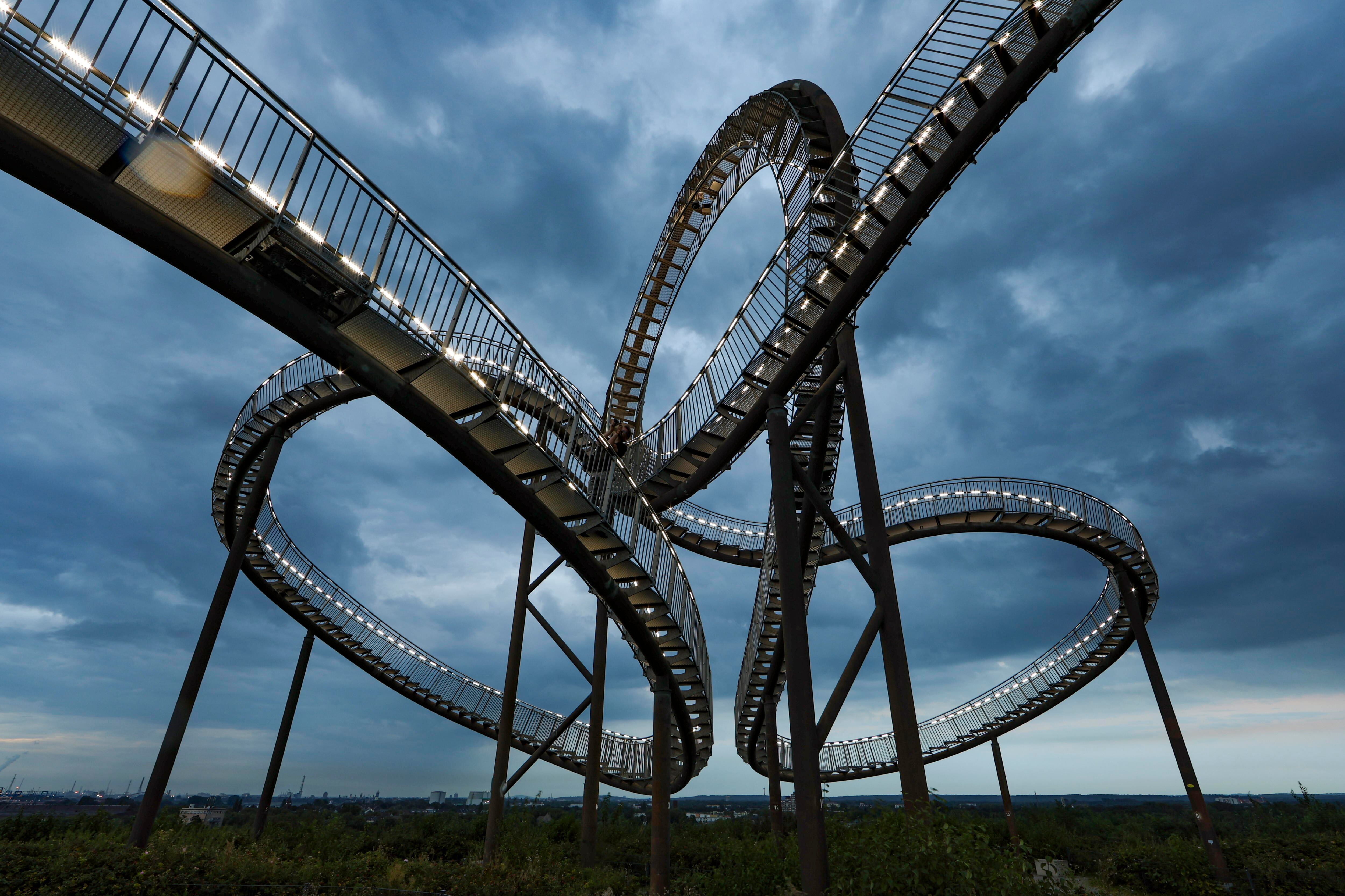 Duisburg (Germany), 03/09/2024.- The large sculpture 'Tiger and Turtle - Magic Mountain' by German artists duo Heike Mutter and Ulrich Genth on a summer day in Duisburg, Germany, 03 September 2024. Tiger and Turtle - Magic Mountain is a large sculpture modelled on a roller coaster and is a work of art by Heike Mutter and Ulrich Genth that was developed as part of the Ruhr.2010 Capital of Culture. (Alemania) EFE/EPA/CHRISTOPHER NEUNDORF