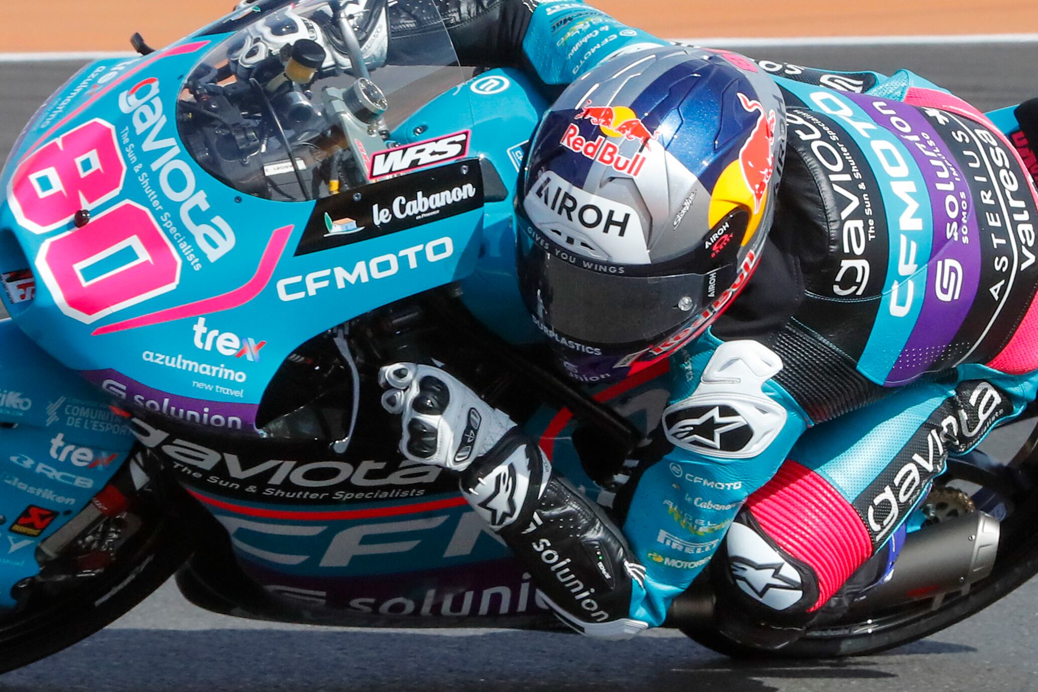 ALCAÑIZ (TERUEL), 01/09/2024.- El piloto colombiano de Moto3 David Alonso durante el Gran Premio de Aragón, duodécima cita de los Mundiales de motociclismo de velocidad, este domingo en el circuito MotorLand de Alcañiz (Teruel). EFE/Javier Cebollada